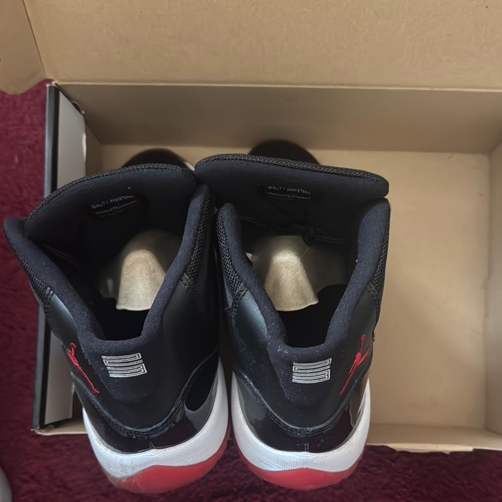 Jordan Black and Red Sneakers with Patent Leather and Air Cushioning - Picture 2 of 8